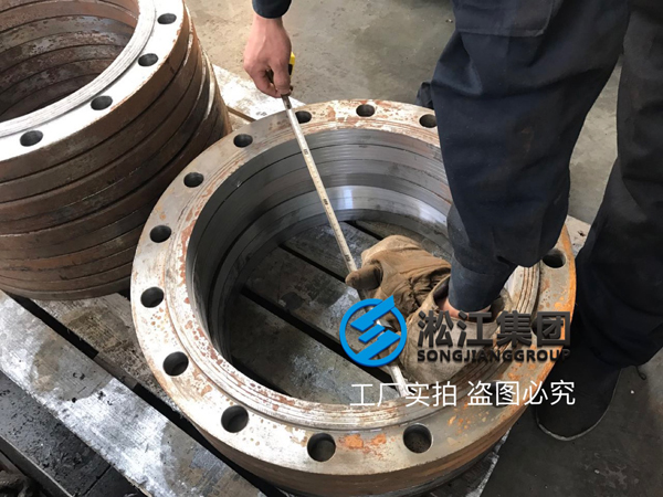 橡膠軟接頭法蘭生產(chǎn)制造現(xiàn)場 橡膠軟接頭法蘭生產(chǎn)制造現(xiàn)場