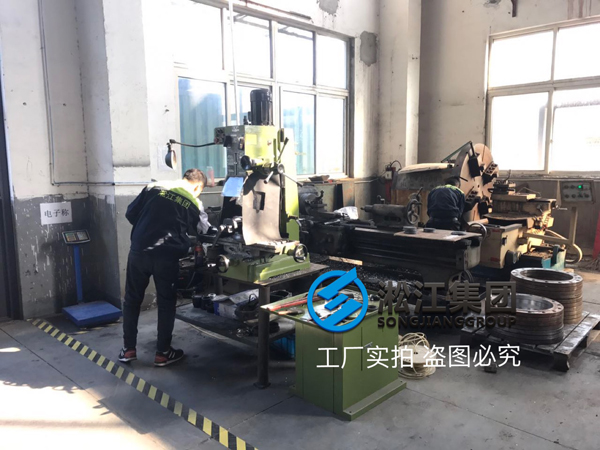 橡膠軟接頭法蘭生產(chǎn)制造現(xiàn)場 橡膠軟接頭法蘭生產(chǎn)制造現(xiàn)場