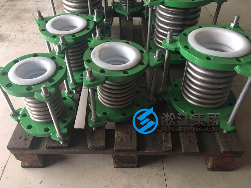 內襯四氟波紋補償器發往四川攀枝花