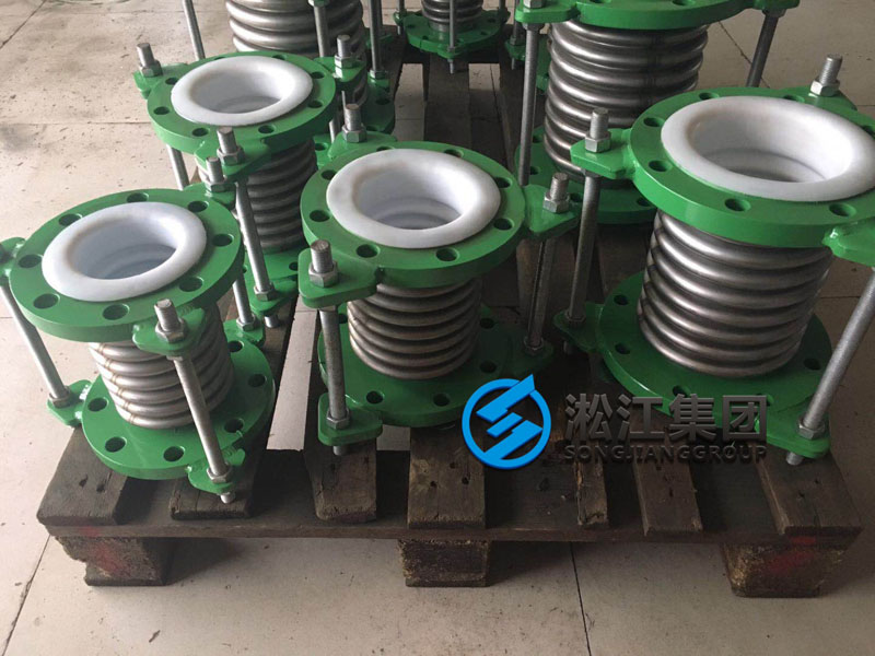 內襯四氟波紋補償器發往四川攀枝花