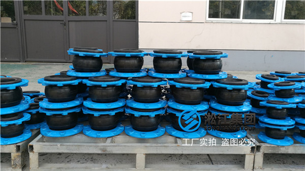 新型球墨法蘭橡膠軟接頭發(fā)往北京大興機(jī)場 新型球墨法蘭橡膠軟接頭發(fā)往北京大興機(jī)場