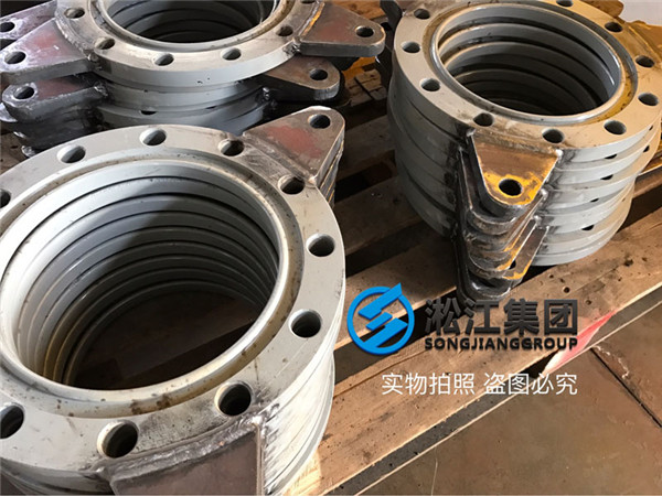 ?為高壓供水機組生產一批限位異徑橡膠軟接頭