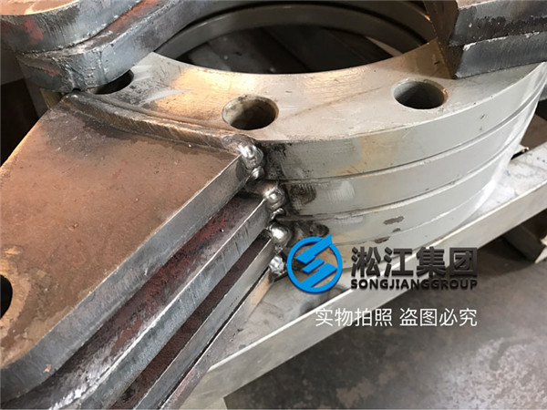 ?為高壓供水機組生產一批限位異徑橡膠軟接頭